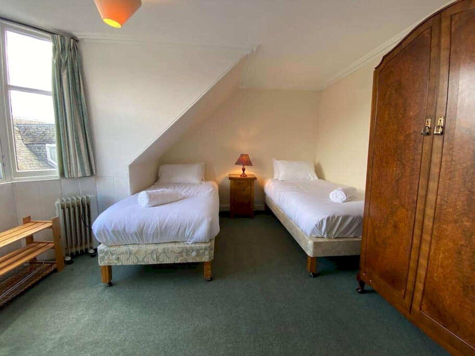 Abbotsford House Apartment *